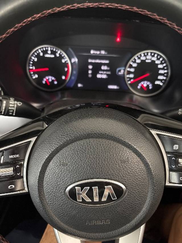 https://images10.gaadi.com/usedgaadi-sellcar/UsedCar/f50ce986a/3fc40e5e-1e69-4a4b-b2a0-fc9899173d4b.jpg?imwidth=6402