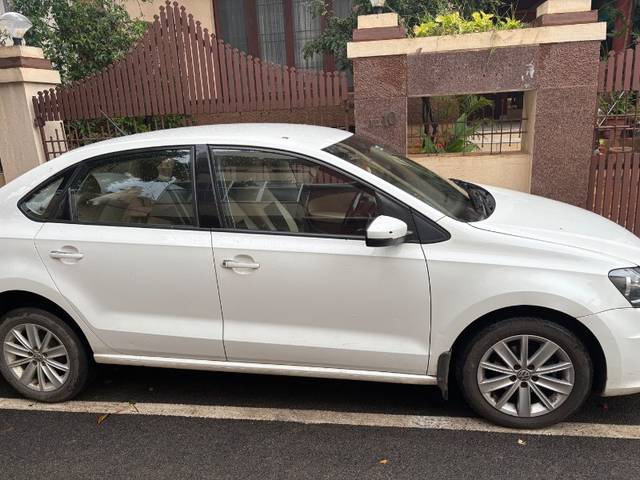 https://images10.gaadi.com/usedgaadi-sellcar/UsedCar/f50d3bd2a/b660cdd1-fd97-4b21-a007-0b92263f0c8e.jpeg?imwidth=6401