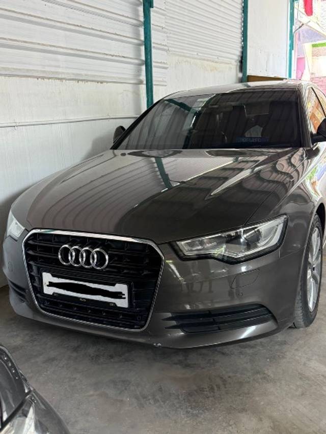 https://images10.gaadi.com/usedgaadi-sellcar/UsedCar/f50d5db6a/efd84540-bbb9-4efd-a26d-e0edc651161a.jpeg?imwidth=6402