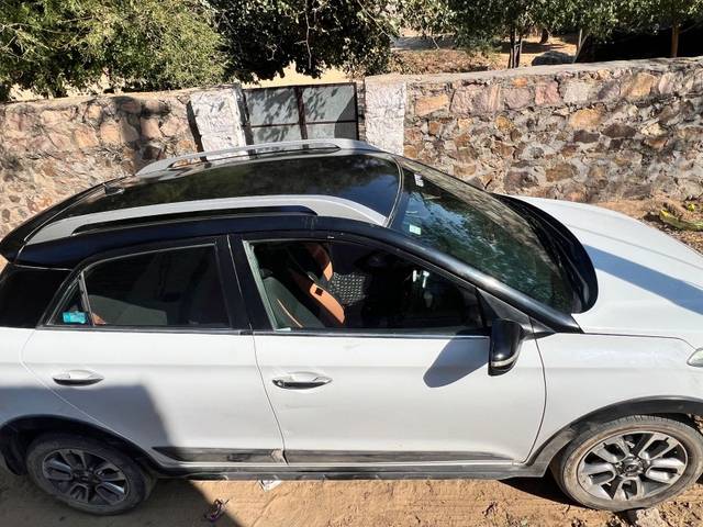 https://images10.gaadi.com/usedgaadi-sellcar/UsedCar/f50d999ea/ceedb541-2274-48be-90c7-11c0c4594bcc.jpg?imwidth=6400