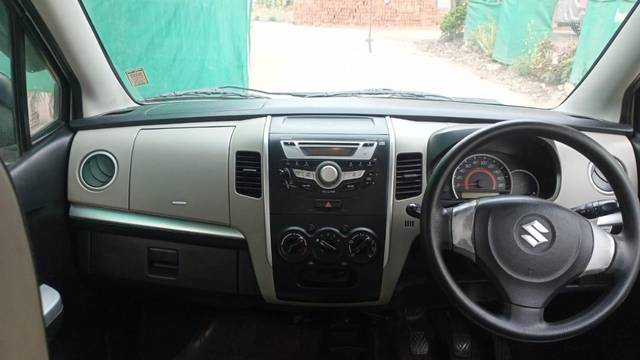 https://images10.gaadi.com/usedgaadi-sellcar/UsedCar/f50dcf46a/d939bd2d-ba24-4f2e-8e89-50db5531a783.jpeg?imwidth=6402