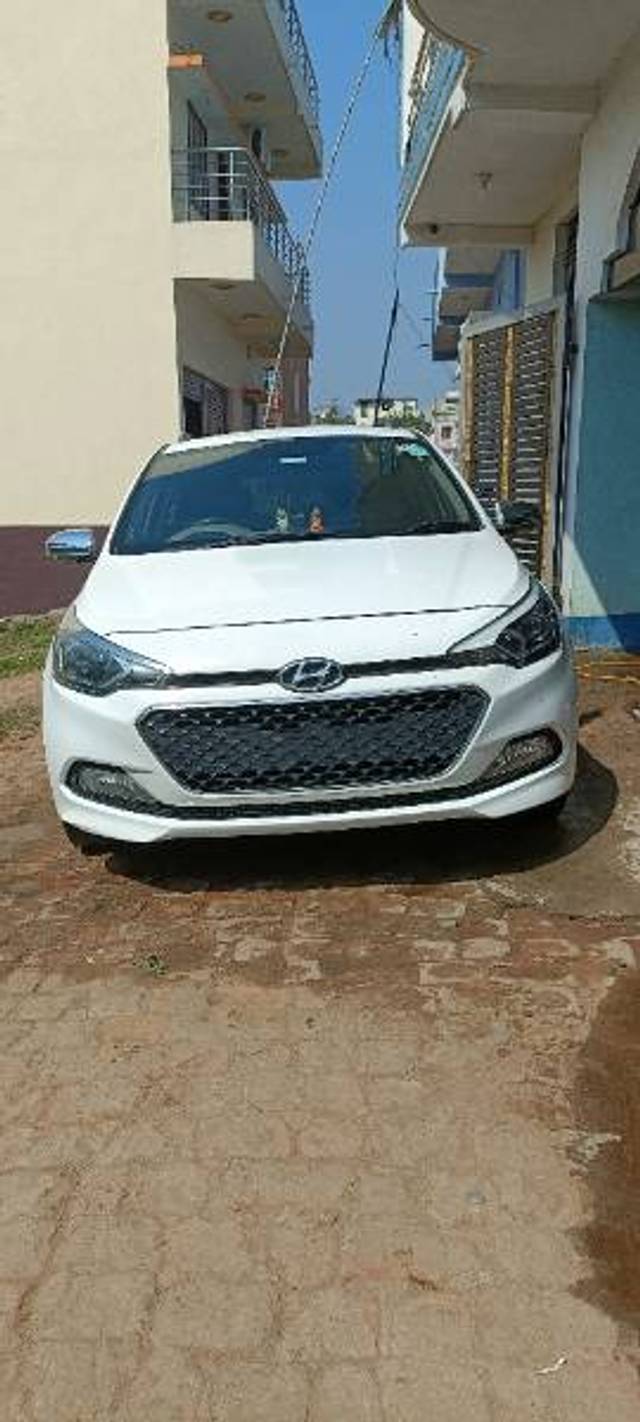 https://images10.gaadi.com/usedgaadi-sellcar/UsedCar/f50e0edfa/335c0340-0691-4b2b-b60f-a56f2b985a0f.jpg?imwidth=6400