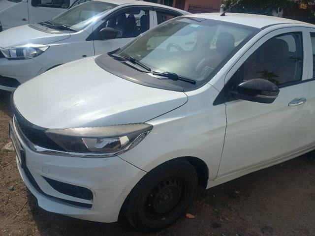 https://images10.gaadi.com/usedgaadi-sellcar/UsedCar/f50e42b3a/51d77e68-407f-4b31-8a05-af0c56328e59.jpg?imwidth=6400