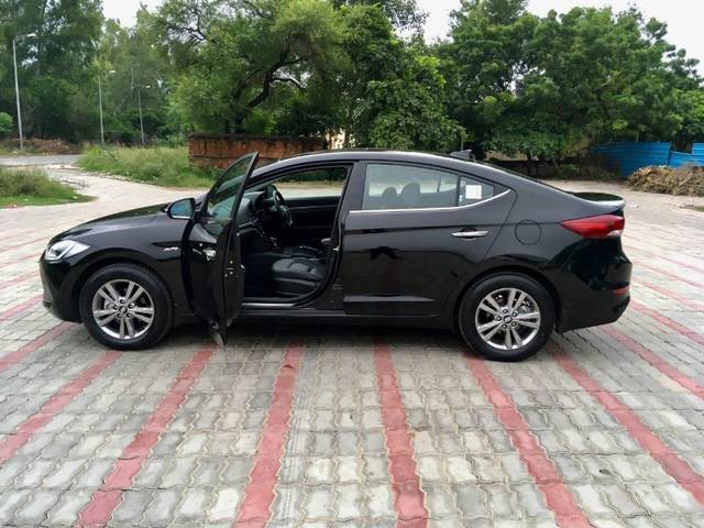https://images10.gaadi.com/usedgaadi-sellcar/UsedCar/f50e653ba/3bf49b72-788e-4880-9fd7-ee28b79fdc46.jpeg?imwidth=6401