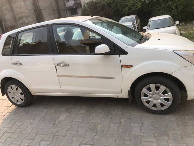 https://images10.gaadi.com/usedgaadi-sellcar/UsedCar/f50e84a7a/f68b53ff-3b29-4b9d-b78f-d01b0b0cb7ee.jpeg?imwidth=6401