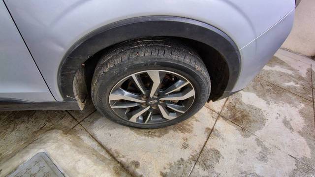 https://images10.gaadi.com/usedgaadi-sellcar/UsedCar/f50e84c2a/6e05556f-ae7d-40bb-8108-16ca92035f31.jpg?imwidth=6401