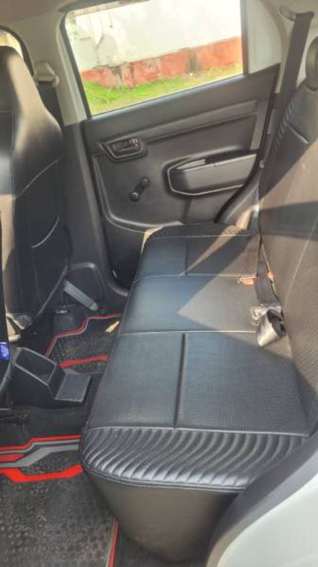 https://images10.gaadi.com/usedgaadi-sellcar/UsedCar/f50e9419a/7bb74d8f-3f08-4a7b-93e9-f5df8f0b4618.jpg?imwidth=6402
