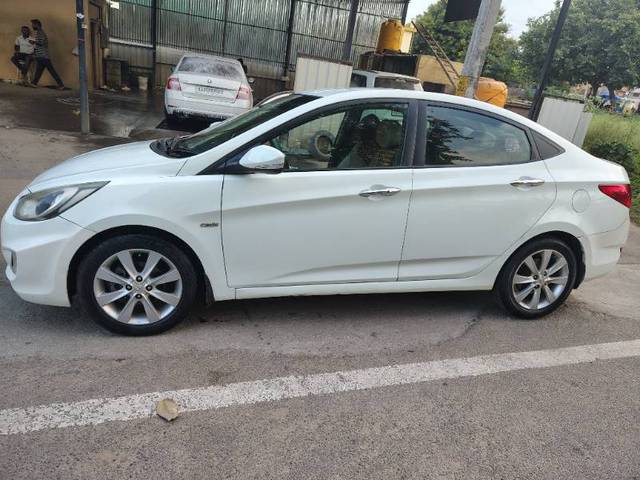 https://images10.gaadi.com/usedgaadi-sellcar/UsedCar/f50eb790a/e7b79ede-fdd5-4c77-81ef-7d5ce716e968.jpg?imwidth=6400