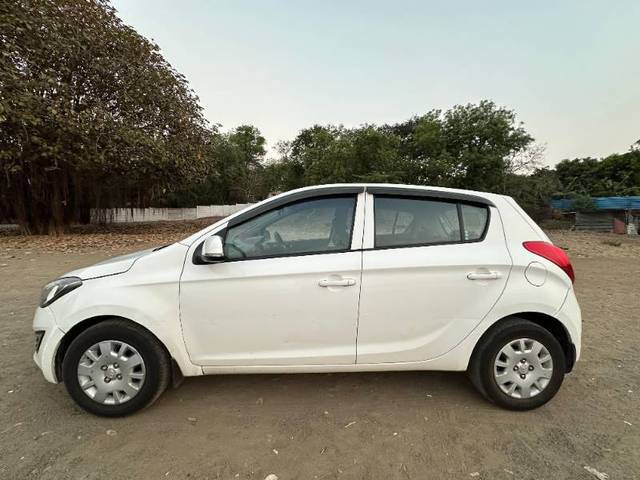 https://images10.gaadi.com/usedgaadi-sellcar/UsedCar/f50ec2bda/7ad1cb91-3619-4fa3-8ee5-e44f079f4822.jpg?imwidth=6401
