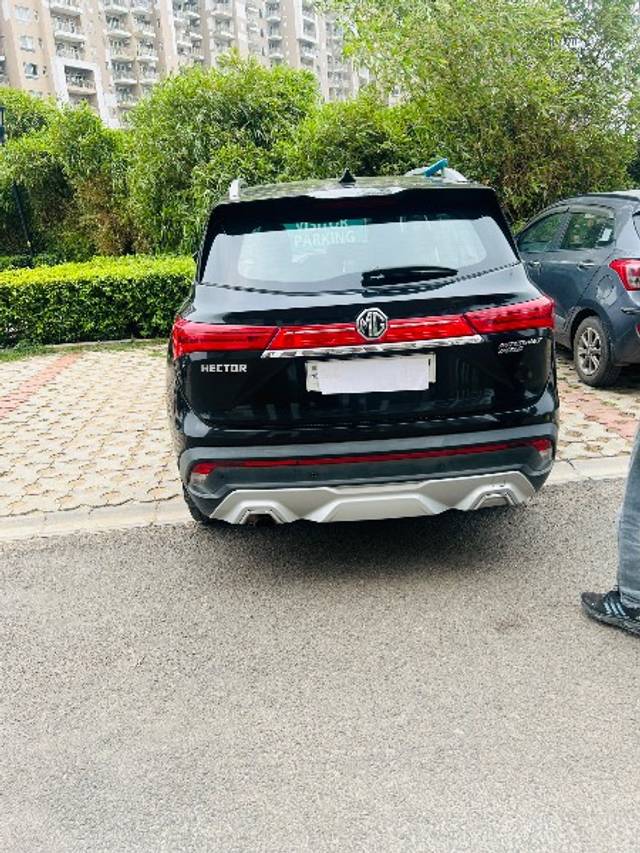 https://images10.gaadi.com/usedgaadi-sellcar/UsedCar/f50f4f75a/50cad911-7d36-4988-a0de-2908ed97019b.jpeg?imwidth=6401