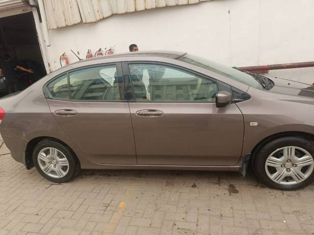 https://images10.gaadi.com/usedgaadi-sellcar/UsedCar/f50f5676a/2d72110c-2430-44e3-919e-bbf50f5c6371.jpg?imwidth=6400