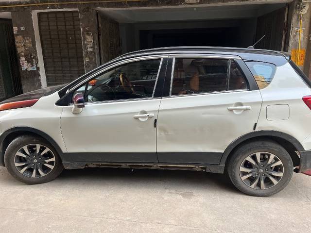 https://images10.gaadi.com/usedgaadi-sellcar/UsedCar/f50f72b5a/c729a515-fabf-43ce-b979-81d0106bd3f7.jpeg?imwidth=6400
