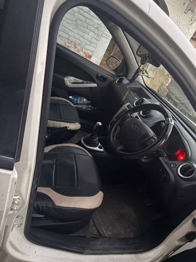 https://images10.gaadi.com/usedgaadi-sellcar/UsedCar/f50fac3ca/2e7a2f88-8104-42cd-bdbf-324b081f8a6e.jpeg?imwidth=6402