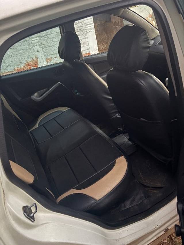 https://images10.gaadi.com/usedgaadi-sellcar/UsedCar/f50fac3ca/d84aa570-16e0-473b-b7f3-fc93a6d06087.jpeg?imwidth=6401