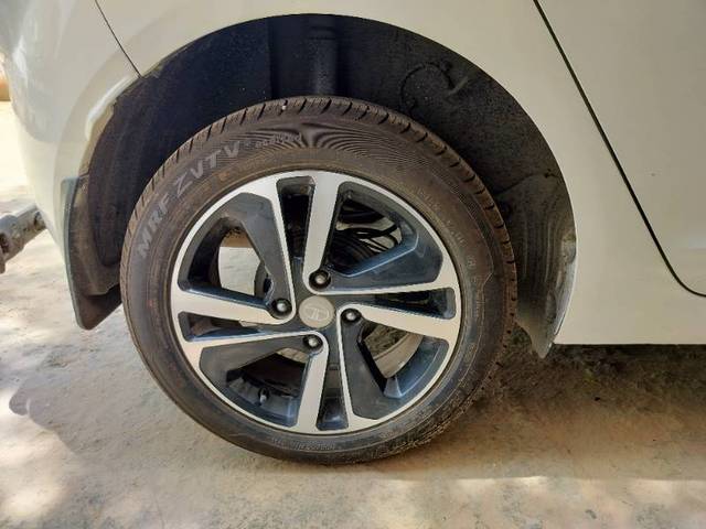 https://images10.gaadi.com/usedgaadi-sellcar/UsedCar/f50fbeb8a/3d4de402-de58-4d18-b51e-3675ed19d2ff.jpg?imwidth=6402