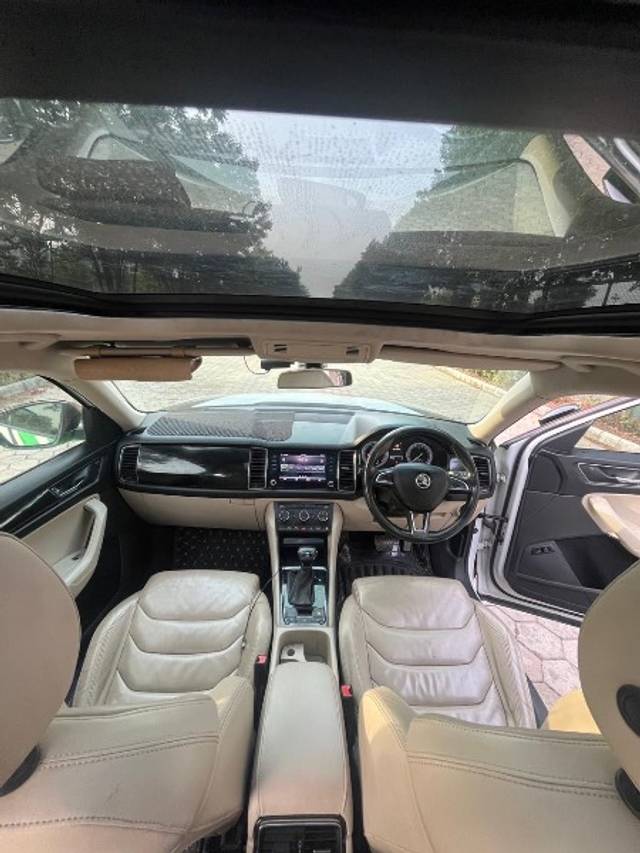 https://images10.gaadi.com/usedgaadi-sellcar/UsedCar/f50fc0b0a/45ac1168-53ef-496d-af41-00886e8e1bc2.jpeg?imwidth=6402
