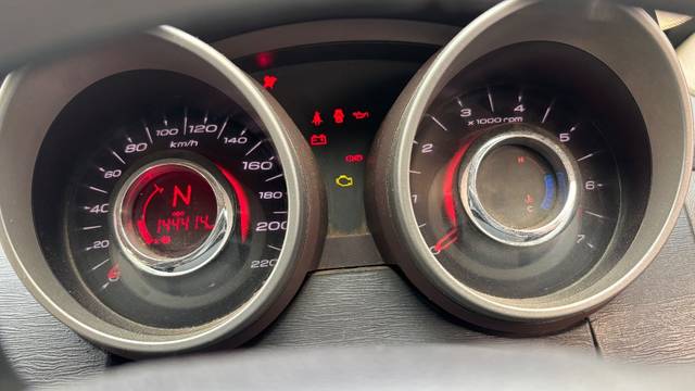 https://images10.gaadi.com/usedgaadi-sellcar/UsedCar/f50fdf42a/1d36349d-3c38-4b31-aa27-56c493c3a19e.jpeg?imwidth=6401