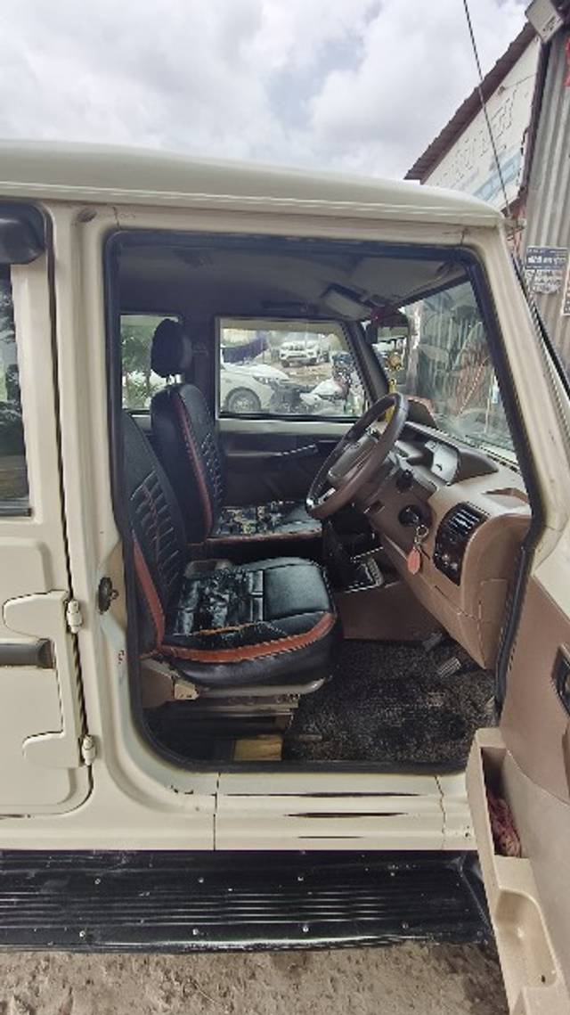 https://images10.gaadi.com/usedgaadi-sellcar/UsedCar/f5103ce1a/29273a18-3645-4ca9-8dfd-b13ec6ad4b4d.jpeg?imwidth=6402
