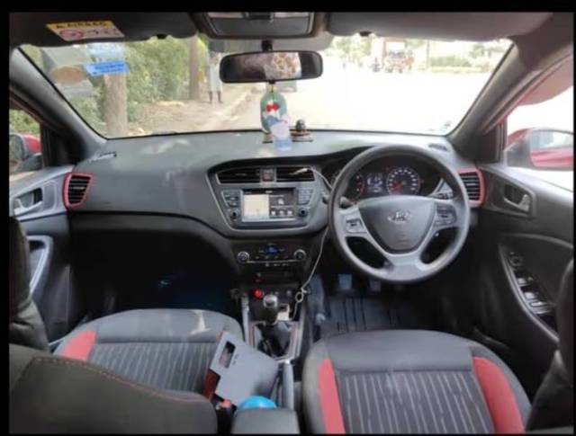 https://images10.gaadi.com/usedgaadi-sellcar/UsedCar/f510a04da/5bdd8176-7bd0-4ca1-ad3e-1138c1d61488.jpg?imwidth=6402