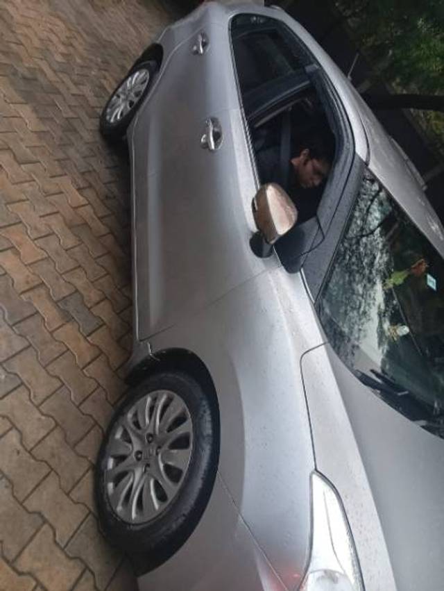 https://images10.gaadi.com/usedgaadi-sellcar/UsedCar/f511062fa/1b49cbd7-87a9-4531-b223-73ef2dd7d375.jpg?imwidth=6402