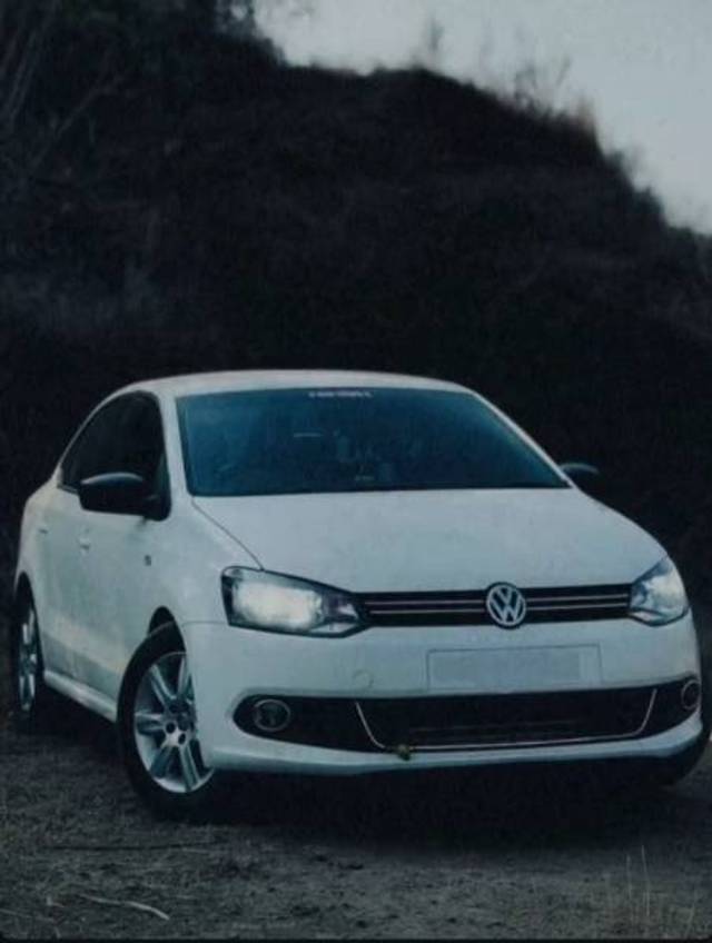 https://images10.gaadi.com/usedgaadi-sellcar/UsedCar/f5111e41a/cbb84167-092d-41eb-bf9f-d2c65ae8a65d.jpg?imwidth=6400