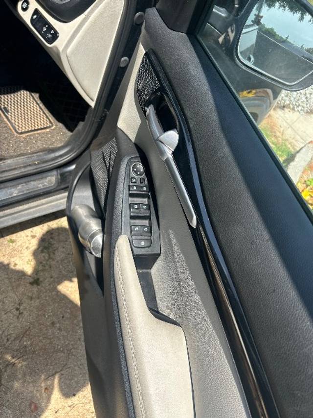 https://images10.gaadi.com/usedgaadi-sellcar/UsedCar/f5112caea/cfc511a0-fb05-422a-b48a-cbd4f8c15dbb.jpeg?imwidth=6402