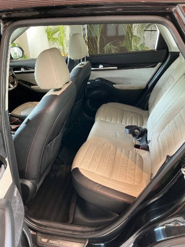 https://images10.gaadi.com/usedgaadi-sellcar/UsedCar/f5116582a/1891907a-d0ce-402a-a5cb-88f0ef2ae899.jpeg?imwidth=6401