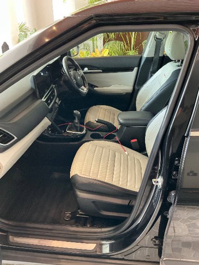https://images10.gaadi.com/usedgaadi-sellcar/UsedCar/f5116582a/363691c5-1657-4a64-9328-cb4e6d05f0b2.jpeg?imwidth=6402