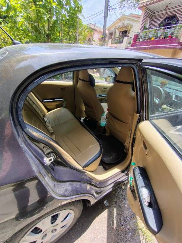 https://images10.gaadi.com/usedgaadi-sellcar/UsedCar/f5118217a/102dcf17-279d-4941-8f76-6f9fdd0ddb4d.jpg?imwidth=6402