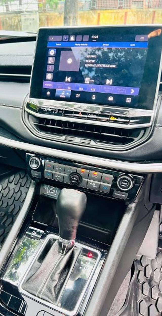 https://images10.gaadi.com/usedgaadi-sellcar/UsedCar/f511bd41a/5431868f-dbe4-44eb-84a8-54455ee6a7a6.jpeg?imwidth=6401