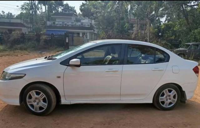 https://images10.gaadi.com/usedgaadi-sellcar/UsedCar/f512a900a/379f4797-cd07-466f-a5ac-a3dab05d1838.jpg?imwidth=6402