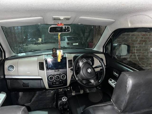 https://images10.gaadi.com/usedgaadi-sellcar/UsedCar/f512da44a/0b381135-495d-4135-a9b4-51d7c17abcc1.jpg?imwidth=6402