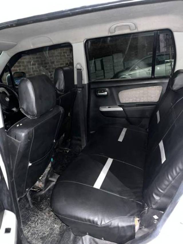 https://images10.gaadi.com/usedgaadi-sellcar/UsedCar/f512da44a/1e520428-aaa0-4fb6-86ee-3f1043a6c180.jpg?imwidth=6401