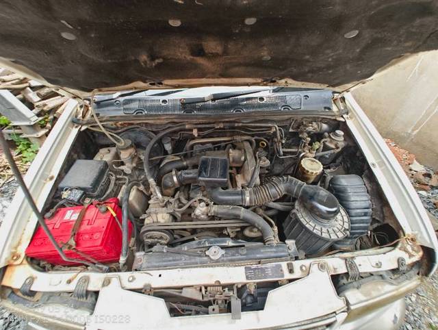 https://images10.gaadi.com/usedgaadi-sellcar/UsedCar/f512e16ba/71e4eaf6-6dc1-4b63-96a8-f1f9c890b3b8.jpg?imwidth=6402