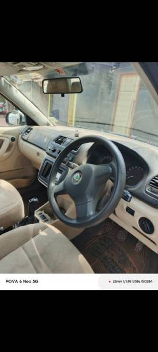 https://images10.gaadi.com/usedgaadi-sellcar/UsedCar/f51305efa/4d4c646e-0e4b-4171-a0e6-d85e06999159.jpg?imwidth=6402