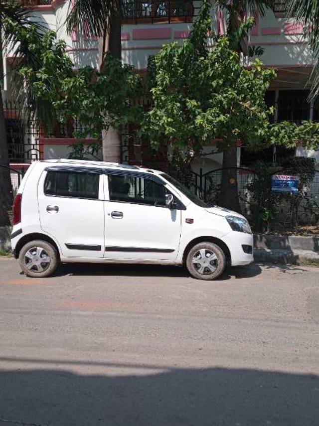 https://images10.gaadi.com/usedgaadi-sellcar/UsedCar/f5132cdea/2a0b5220-ae56-43f9-b819-f7cff39341ba.jpg?imwidth=6401