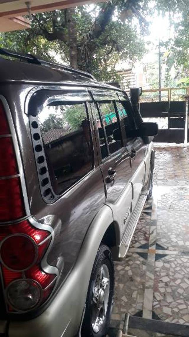https://images10.gaadi.com/usedgaadi-sellcar/UsedCar/f5134b38a/adb71414-c656-4ed4-86d8-985263ad1551.jpg?imwidth=6402