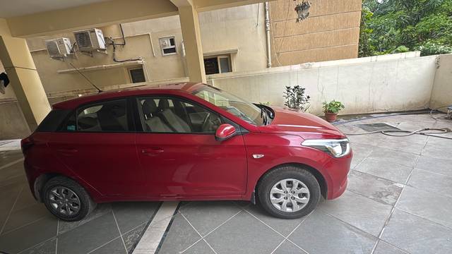 https://images10.gaadi.com/usedgaadi-sellcar/UsedCar/f5135862a/cfe0488b-4465-4a39-aadf-0ef472639a4b.jpeg?imwidth=6401