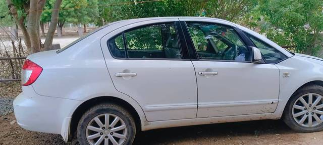 https://images10.gaadi.com/usedgaadi-sellcar/UsedCar/f51405d5a/3fdabb9f-e76e-4126-881e-f686aa75fddb.jpg?imwidth=6402