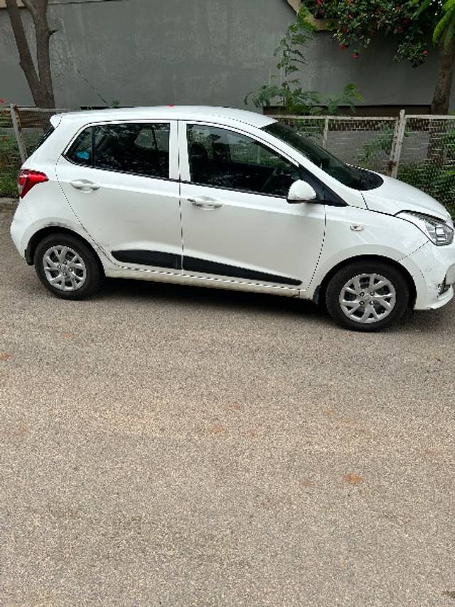 https://images10.gaadi.com/usedgaadi-sellcar/UsedCar/f51417a6a/d9d2230b-2cc5-4df5-8fa8-ee97338f1d51.jpeg?imwidth=6400