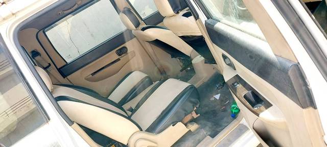https://images10.gaadi.com/usedgaadi-sellcar/UsedCar/f51423dea/724bbea6-aeac-4de0-97ce-9575ae4c7917.heic?imwidth=6402