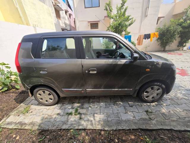https://images10.gaadi.com/usedgaadi-sellcar/UsedCar/f51436aea/b4150145-1bf3-4ef8-8e21-a3c228664eff.jpg?imwidth=6401
