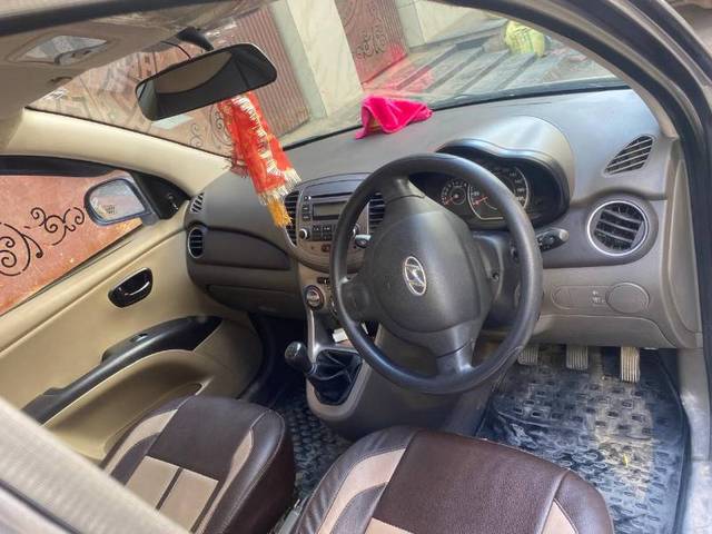https://images10.gaadi.com/usedgaadi-sellcar/UsedCar/f515311ca/8efd6498-931e-45c3-bff8-fdfca1a2d913.jpeg?imwidth=6402