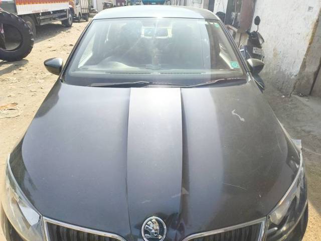 https://images10.gaadi.com/usedgaadi-sellcar/UsedCar/f5170594a/1092c2c9-7f25-473a-b5ba-4c622184dec0.jpg?imwidth=6400