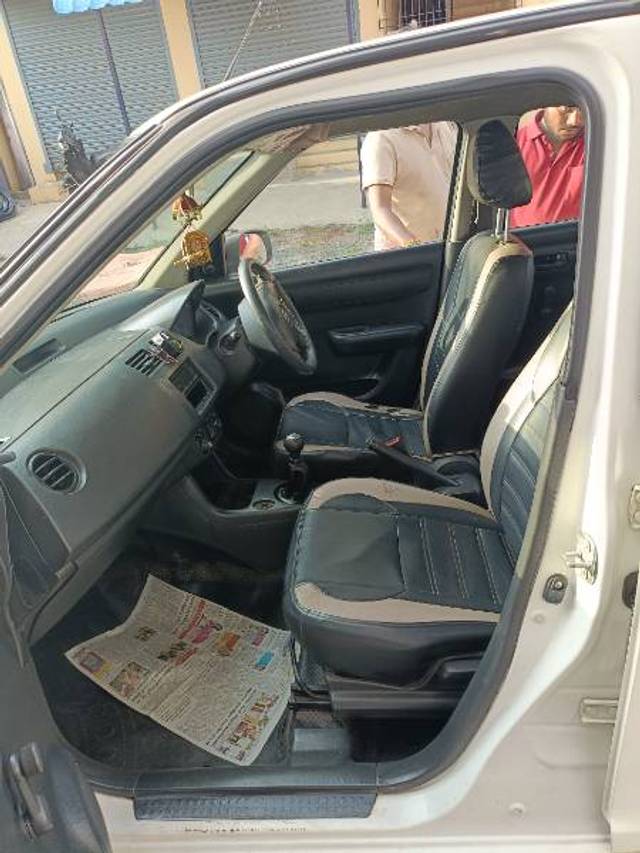 https://images10.gaadi.com/usedgaadi-sellcar/UsedCar/f5178061a/8049ce95-c731-4b16-8c2a-aecfcbe7dfe0.jpg?imwidth=6402