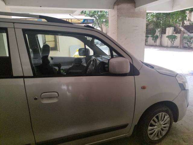 https://images10.gaadi.com/usedgaadi-sellcar/UsedCar/f518038ea/e1989ed3-c757-47a9-8c3e-5140e2e816d6.jpg?imwidth=6401