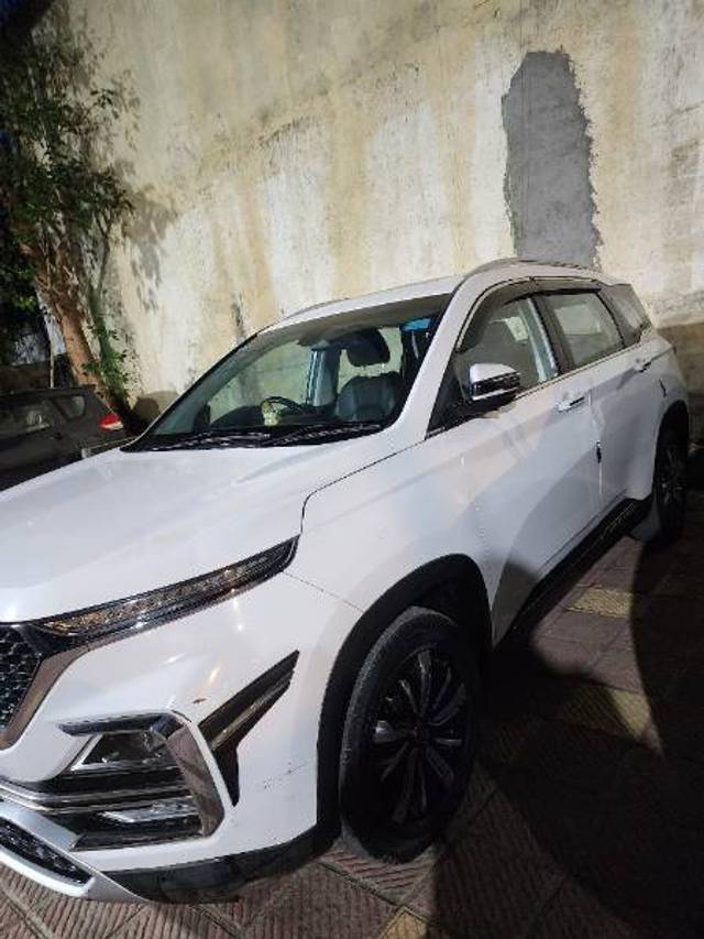 https://images10.gaadi.com/usedgaadi-sellcar/UsedCar/f5180755a/e3edaf45-df82-4fa6-a650-97be2b92a6f9.jpg?imwidth=6400