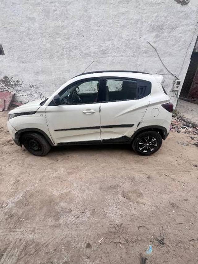 https://images10.gaadi.com/usedgaadi-sellcar/UsedCar/f51a313ea/38dda5ac-8463-44a5-8965-2e3926a8b71e.jpg?imwidth=6402