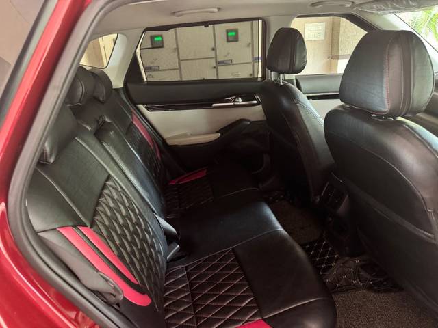 https://images10.gaadi.com/usedgaadi-sellcar/UsedCar/f51b1f8ca/b870d9e0-7b85-4724-9177-c3da5b8d6f1e.jpeg?imwidth=6402