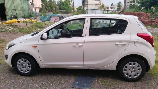 https://images10.gaadi.com/usedgaadi-sellcar/UsedCar/f51b382ca/a7985d46-2015-4b00-bae9-bd57ba434433.jpg?imwidth=6402